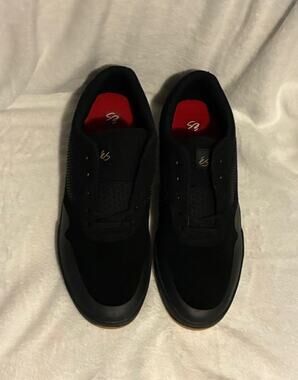 éS Men's Skateboarding Shoes Black Red Insole Gum Sole Medium US Size 9.5